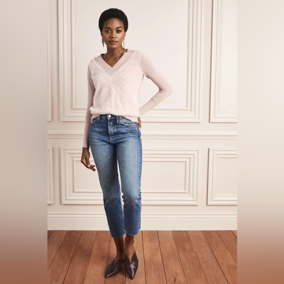 NWOT Stella & Dot V-Neck Fuzzy Knit Long Sleeve Sweater Blush Size Medium - Picture 2 of 11